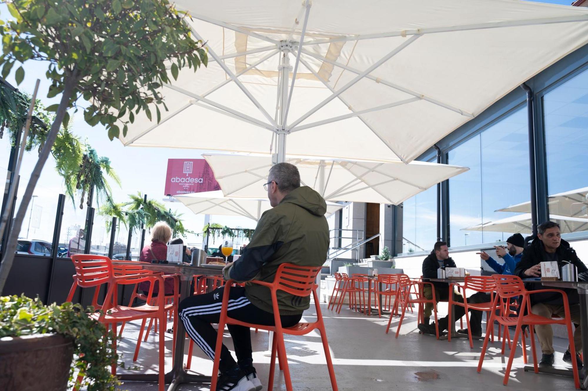 Restaurante Hotel Abadesa Villagonzalo Pedernales Екстер'єр фото